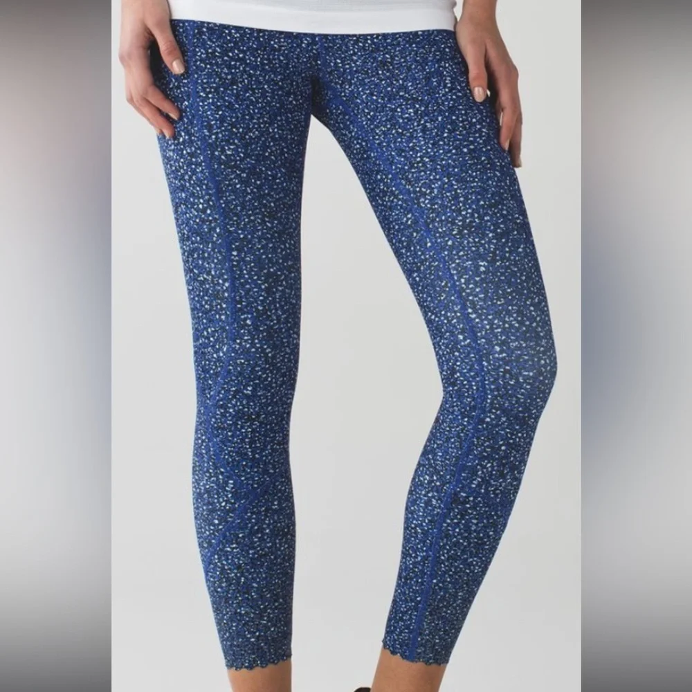Lululemon RETIRED Tight Stuff Shadow Wrap Sapphire Blue/Black SZ 2 Running Gym